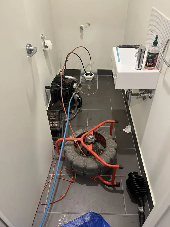 Drain clearing equipment in a laundry, Elwood